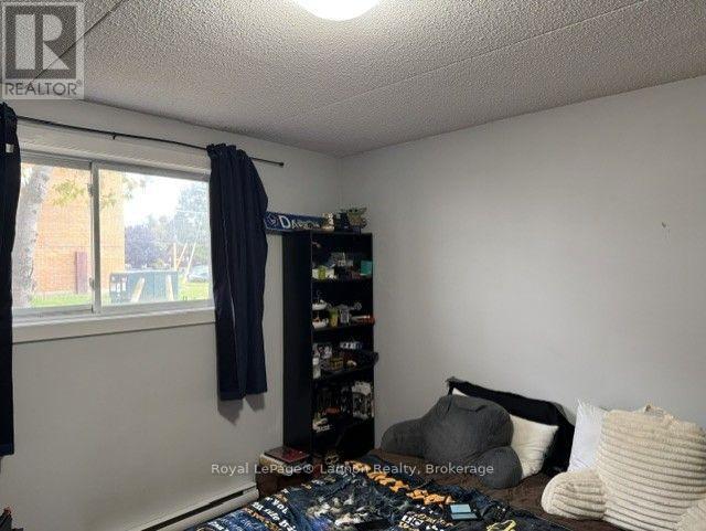 639 Mckellar Street N Property Photo 5