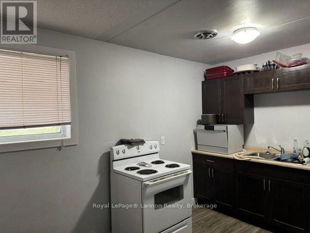 639 Mckellar Street N Property Photo 7