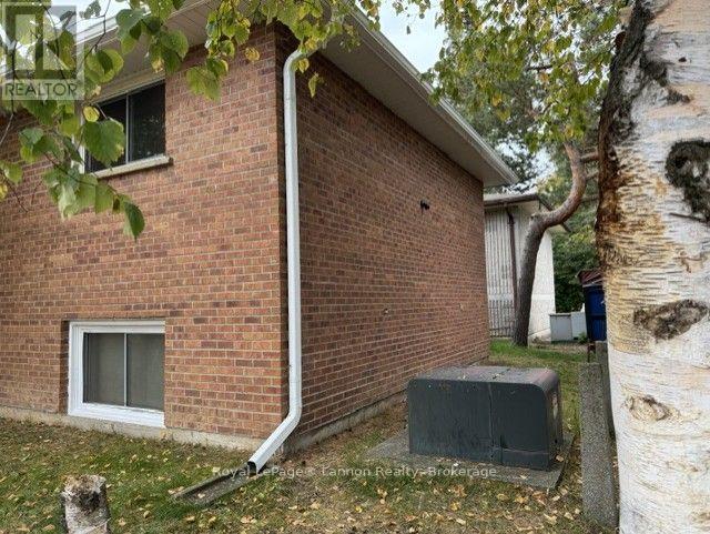 639 Mckellar Street N Property Photo 11