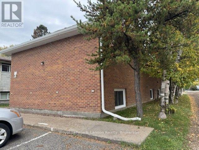 639 Mckellar Street N Property Photo 12