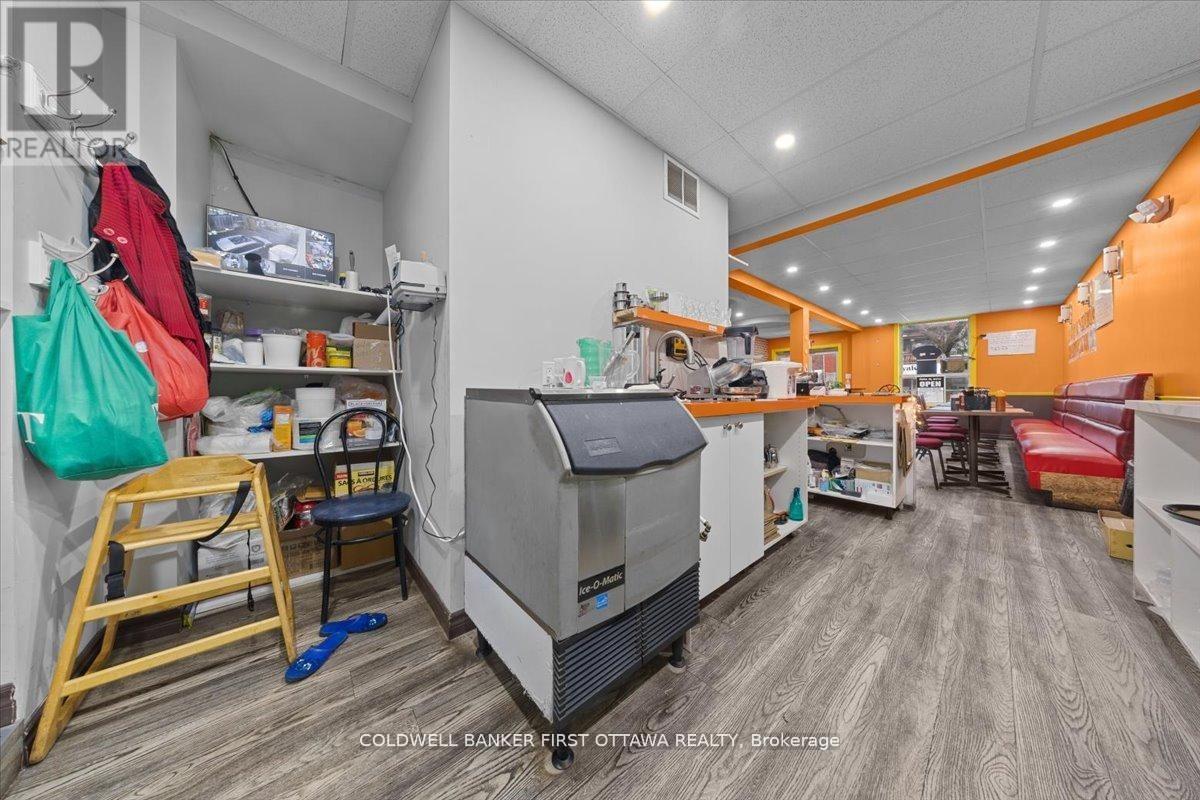 827 Somerset Street W Property Photo 9