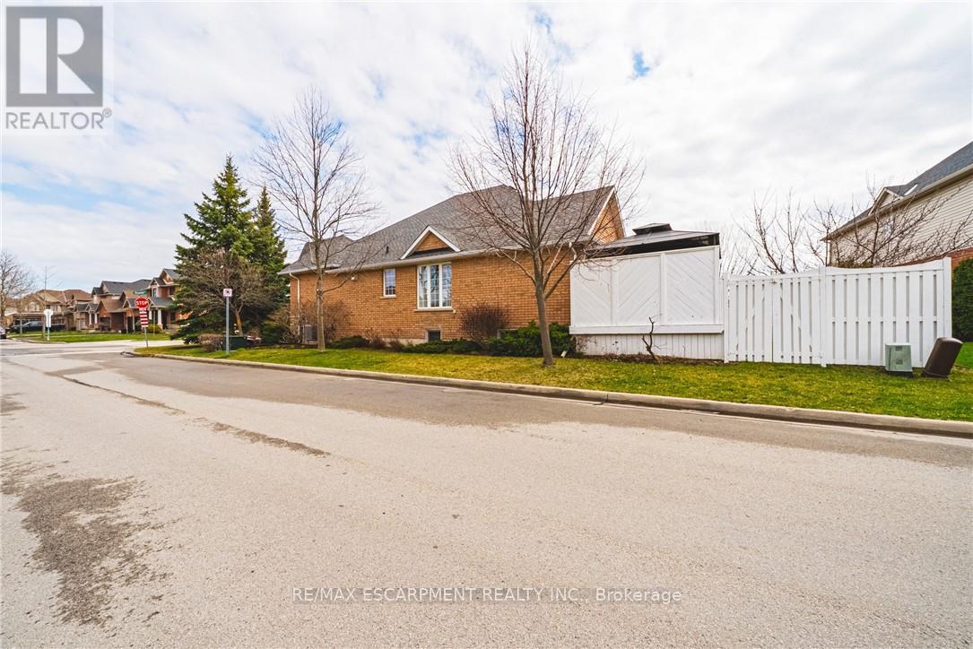 137 Pinehill Drive Property Photo 4