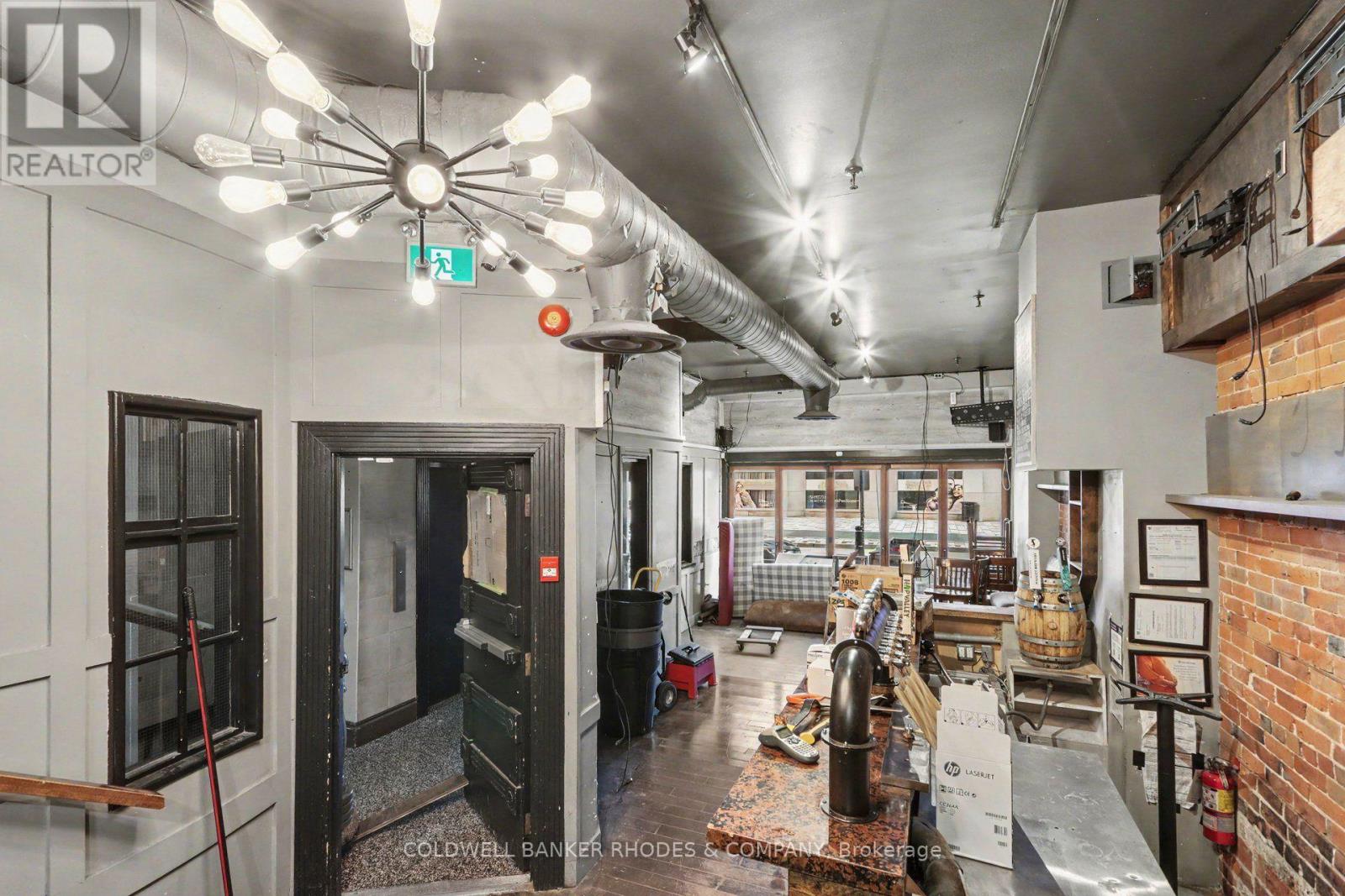 201 Queen Street Property Photo 7