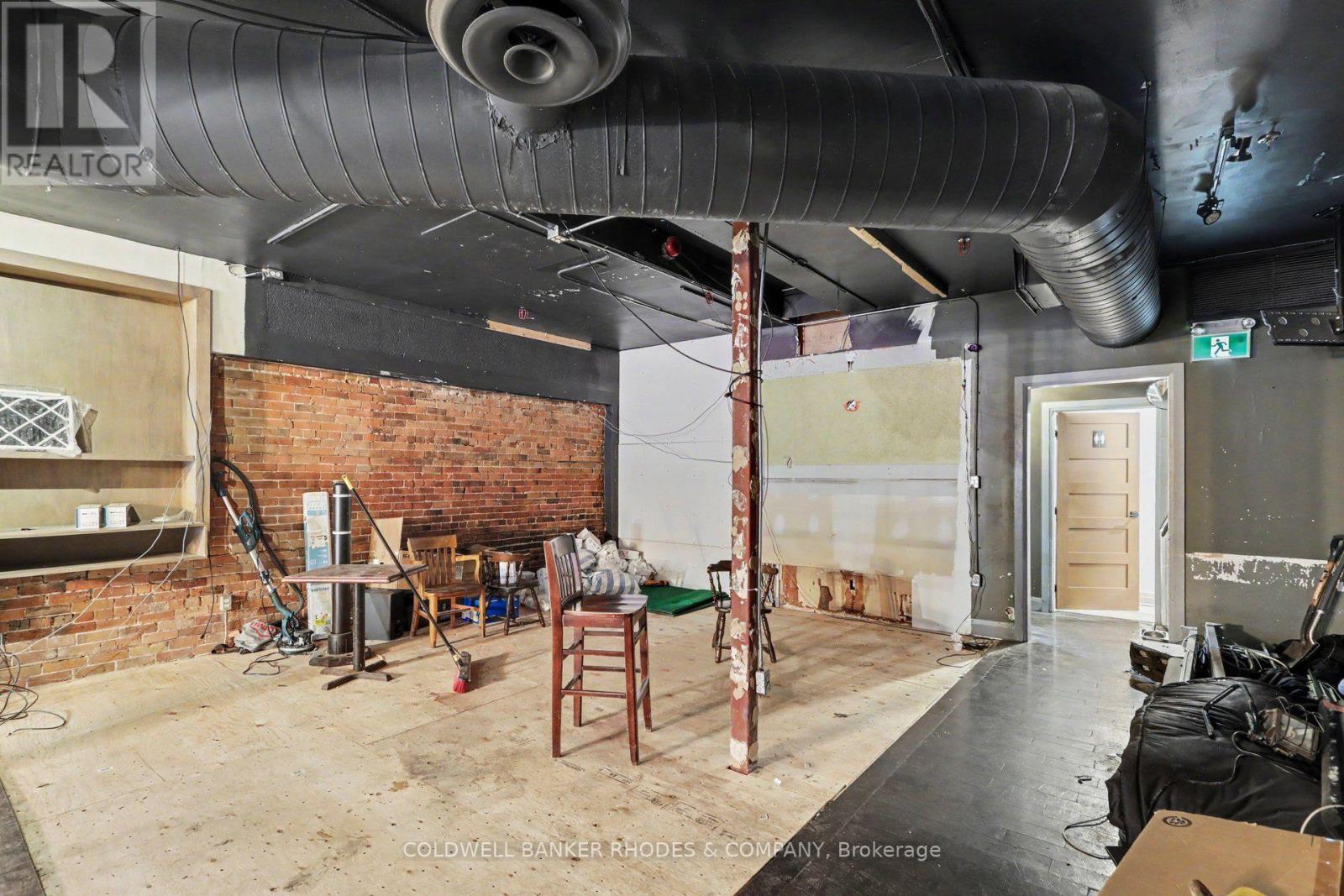 201 Queen Street Property Photo 8