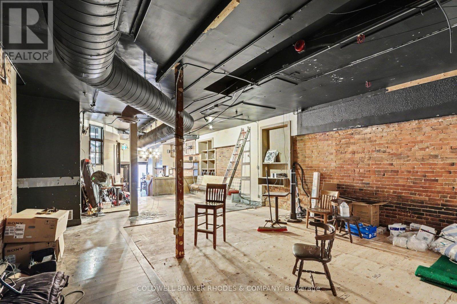 201 Queen Street Property Photo 9