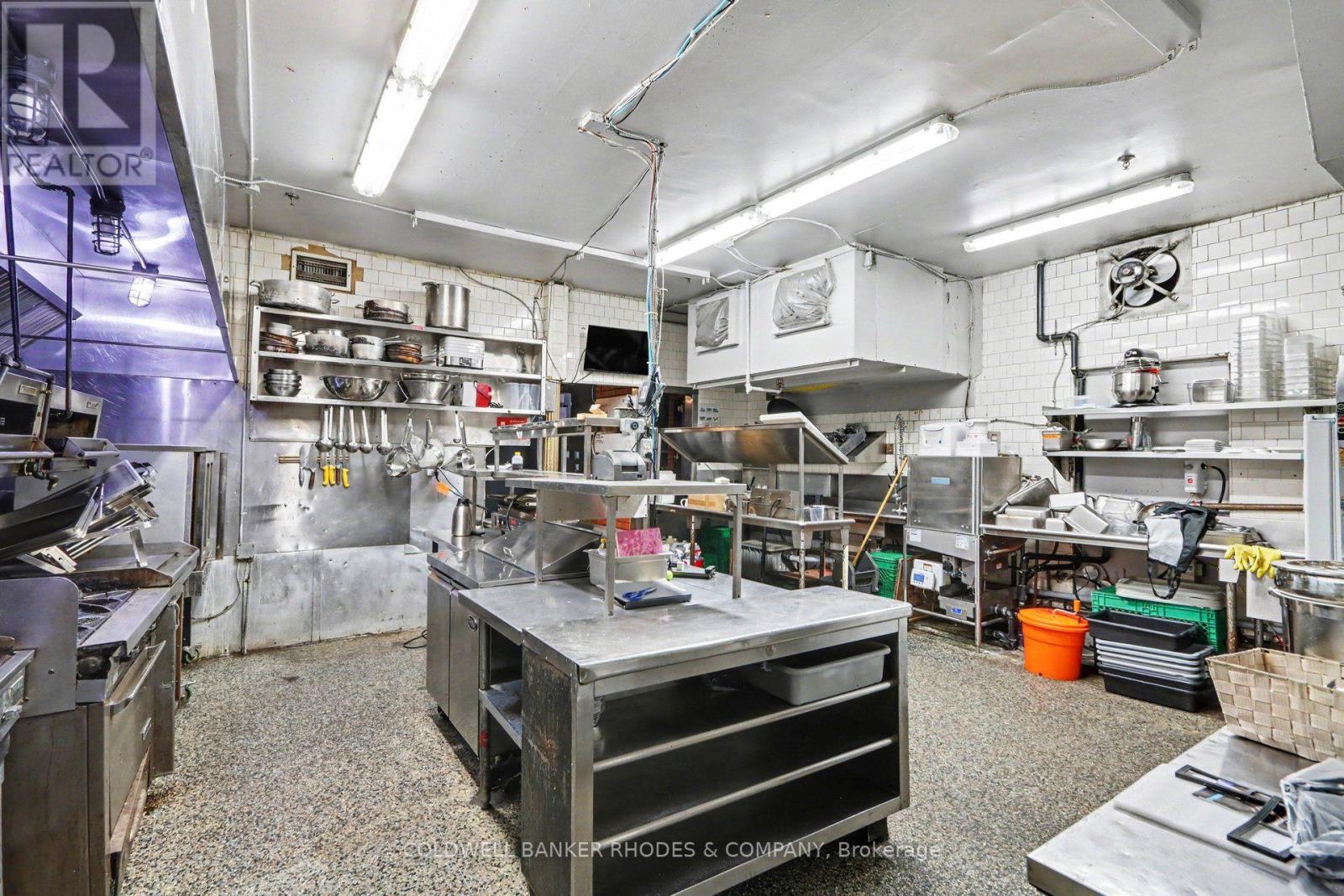 201 Queen Street Property Photo 11