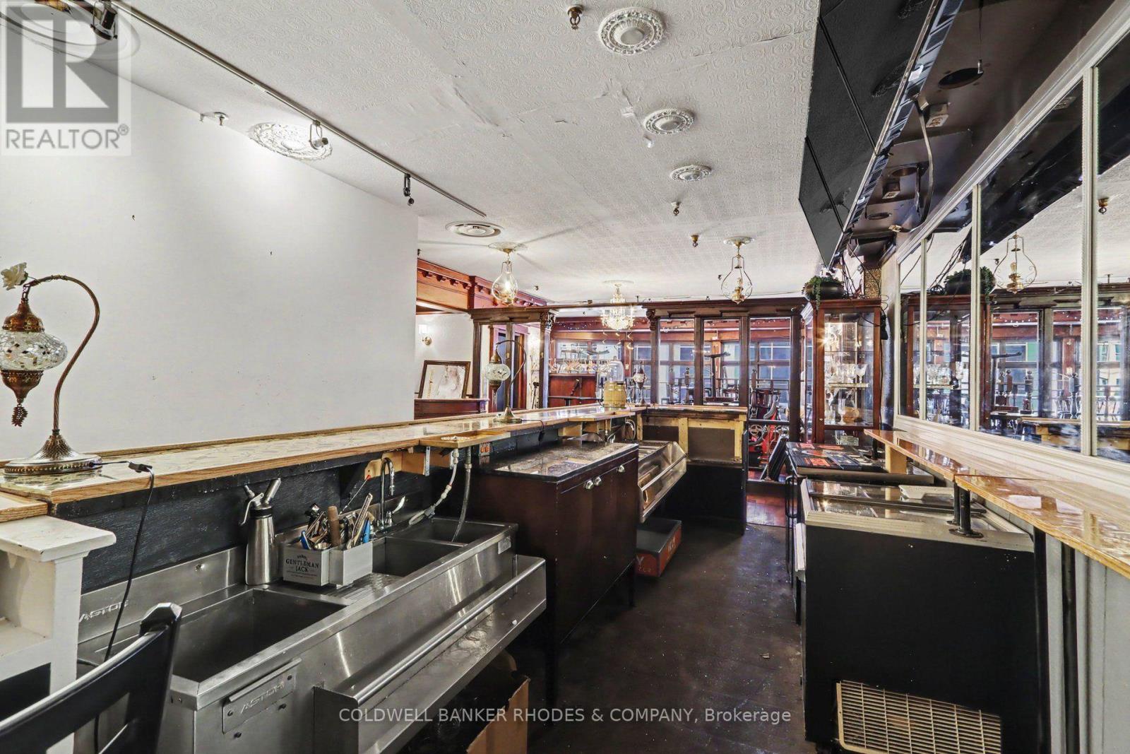 201 Queen Street Property Photo 13