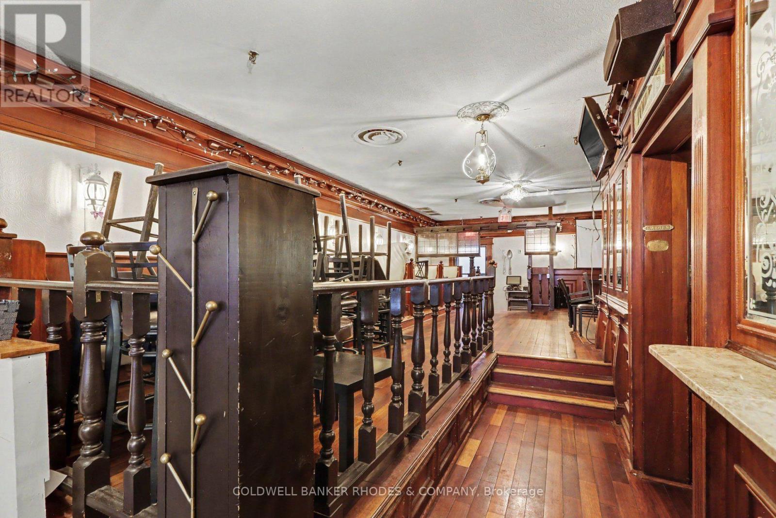 201 Queen Street Property Photo 15