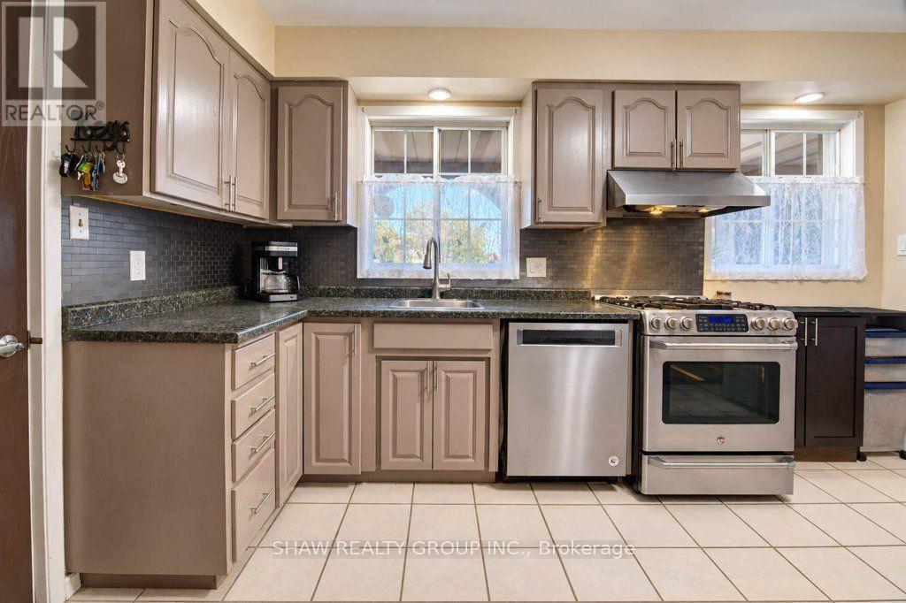 1370 Thorman Place Property Photo 12
