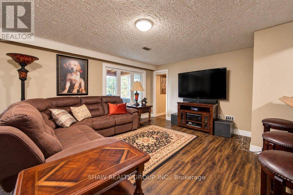 1370 Thorman Place Property Photo 27