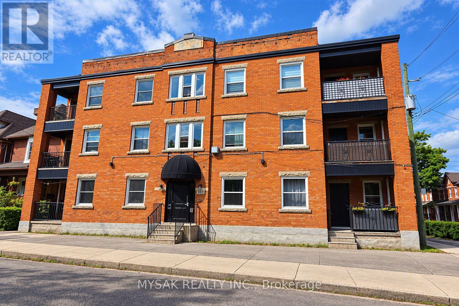 455 King William Street Property Photo 1