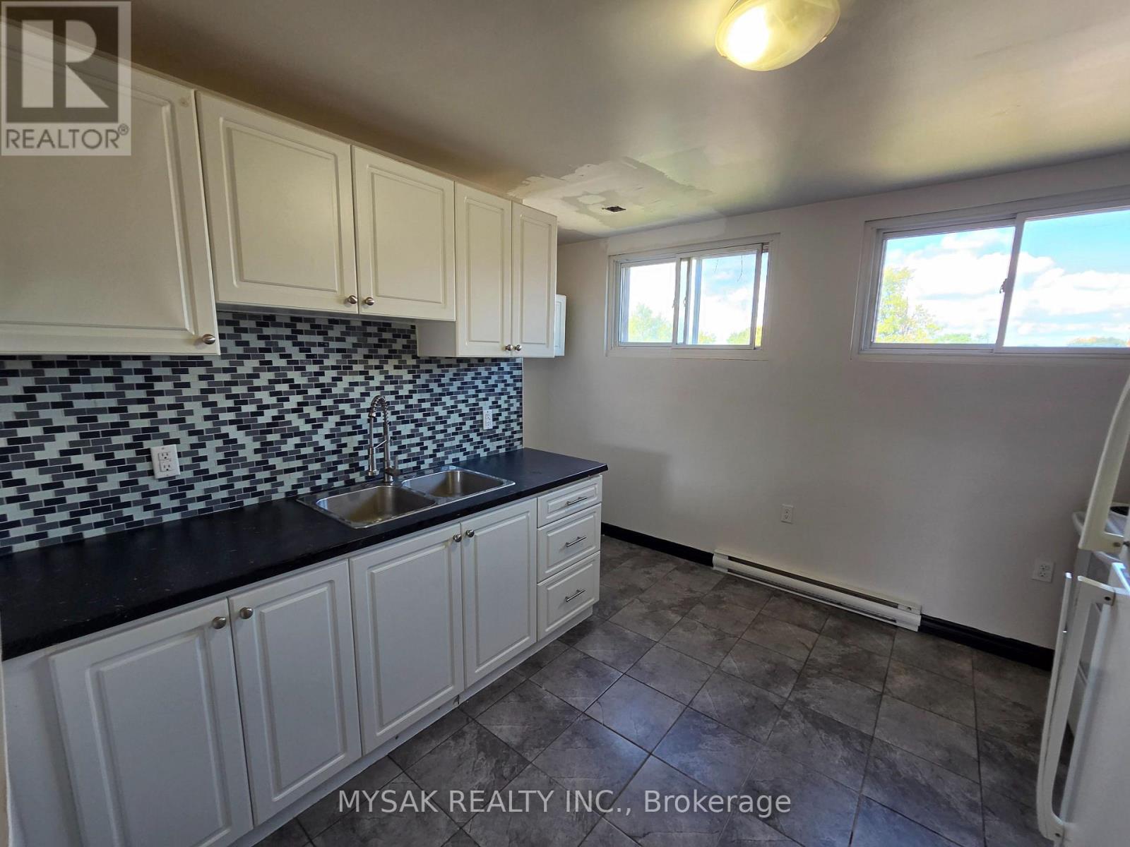 455 King William Street Property Photo 4