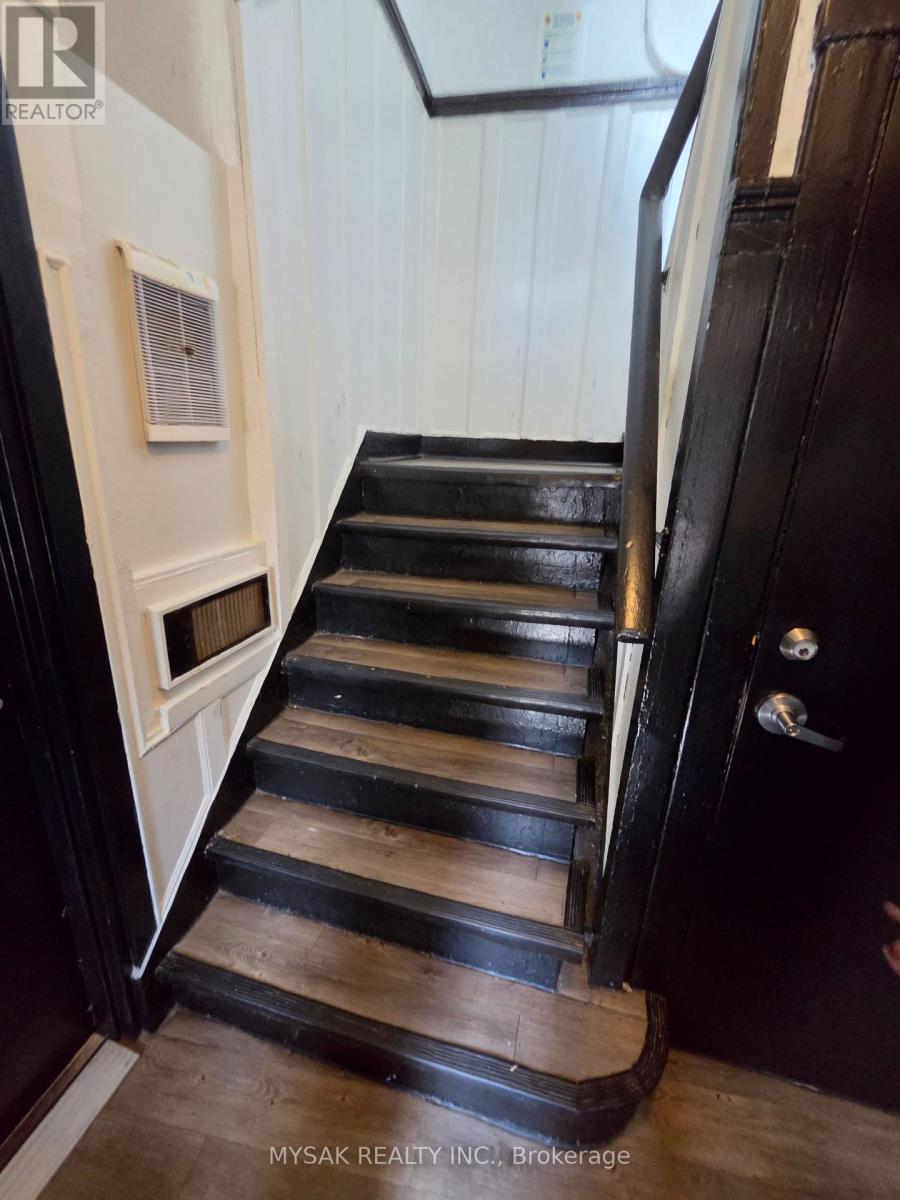 455 King William Street Property Photo 2
