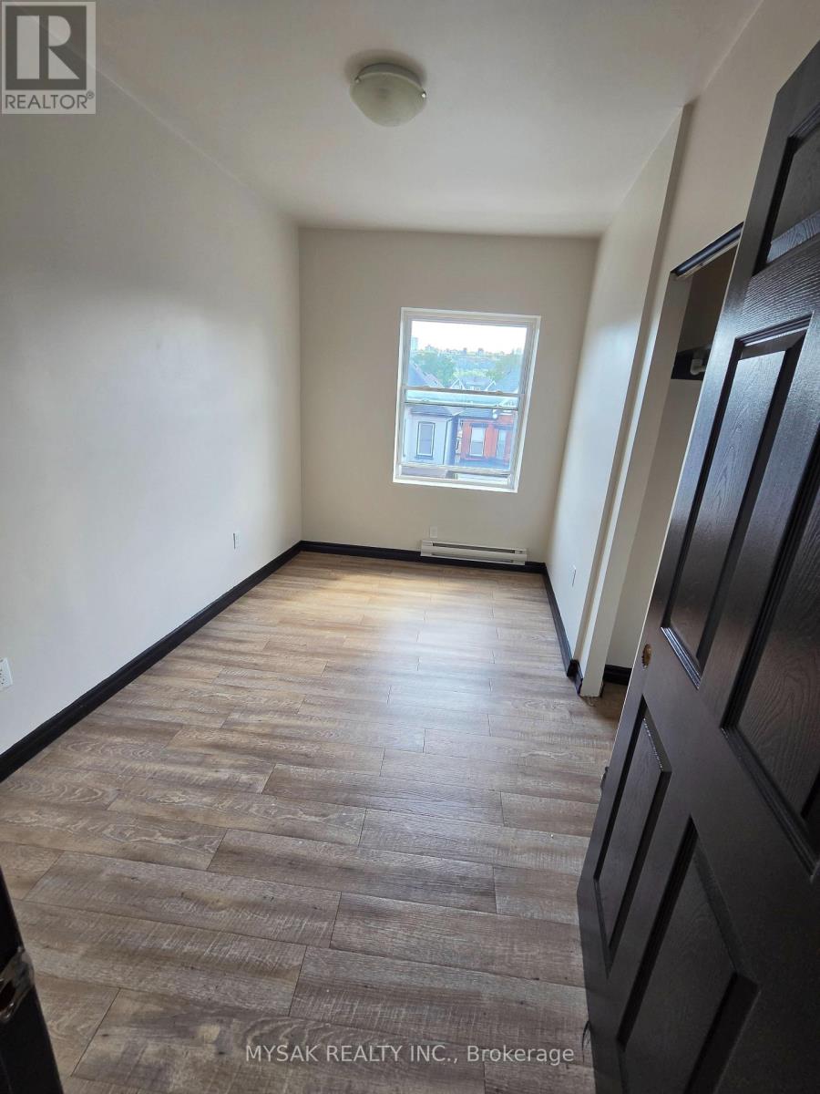 455 King William Street Property Photo 6