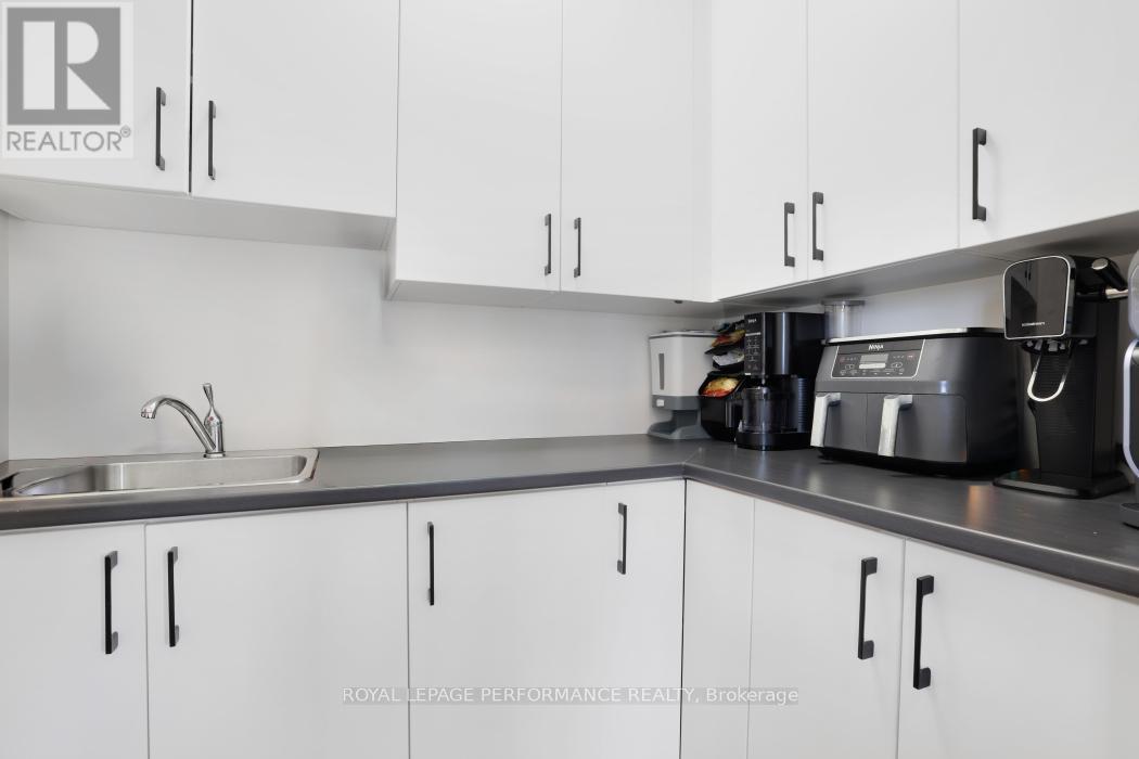 541 Barrage Street Property Photo 17
