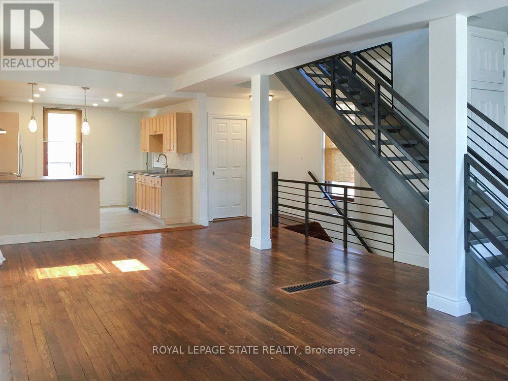 282 Hess Street S Property Photo 14