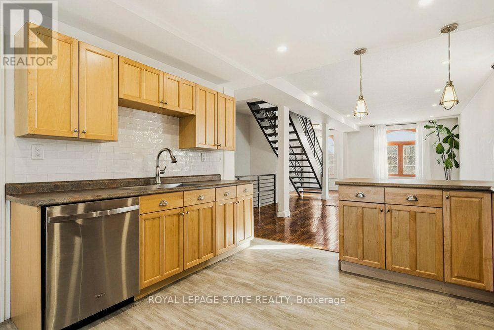 282 Hess Street S Property Photo 15