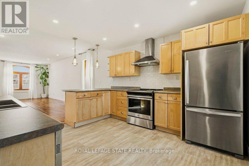 282 Hess Street S Property Photo 16