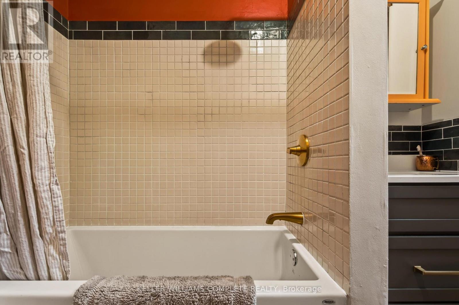 22 Spring Street Property Photo 36