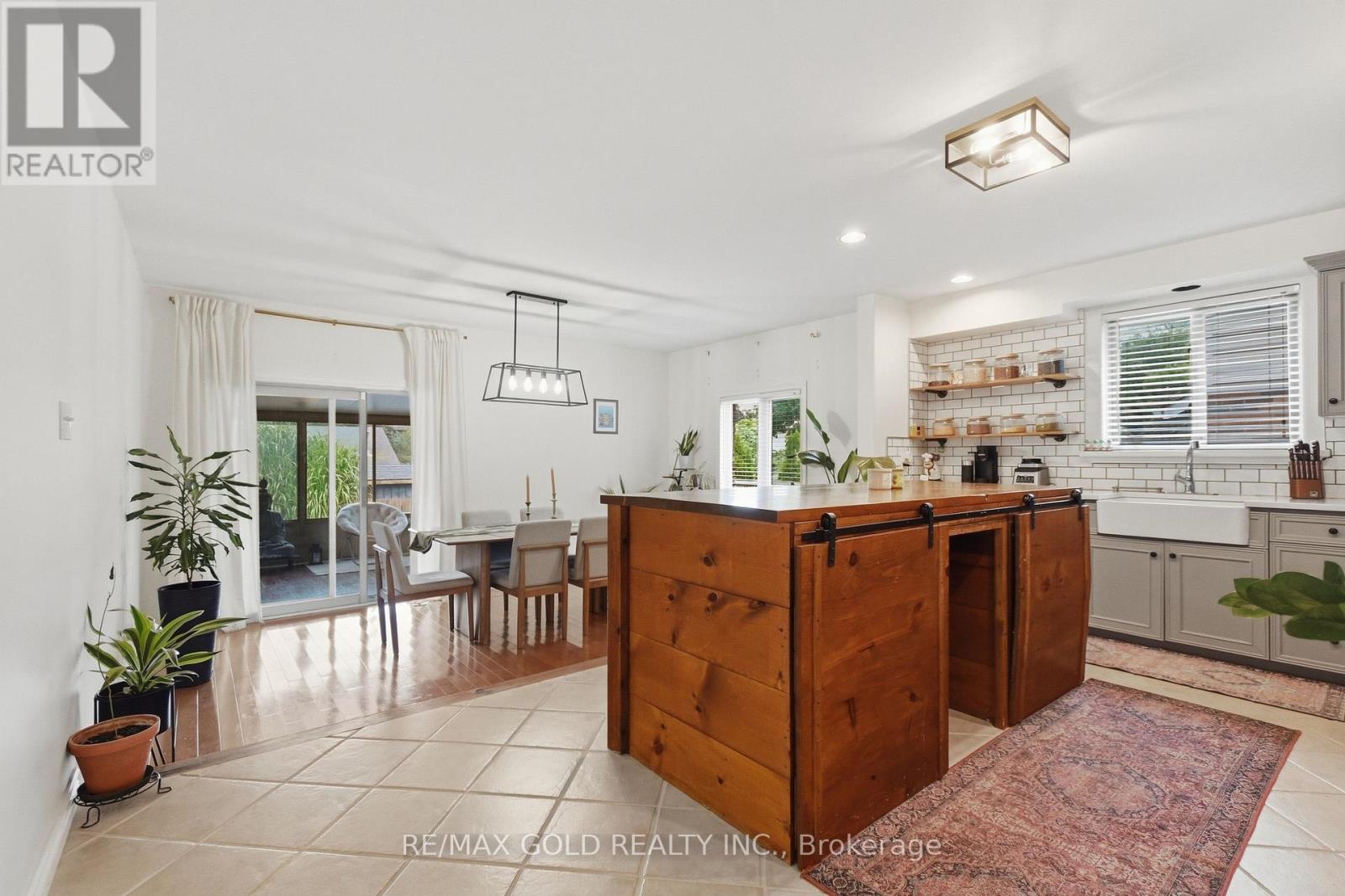 8 Garden Path Property Photo 10