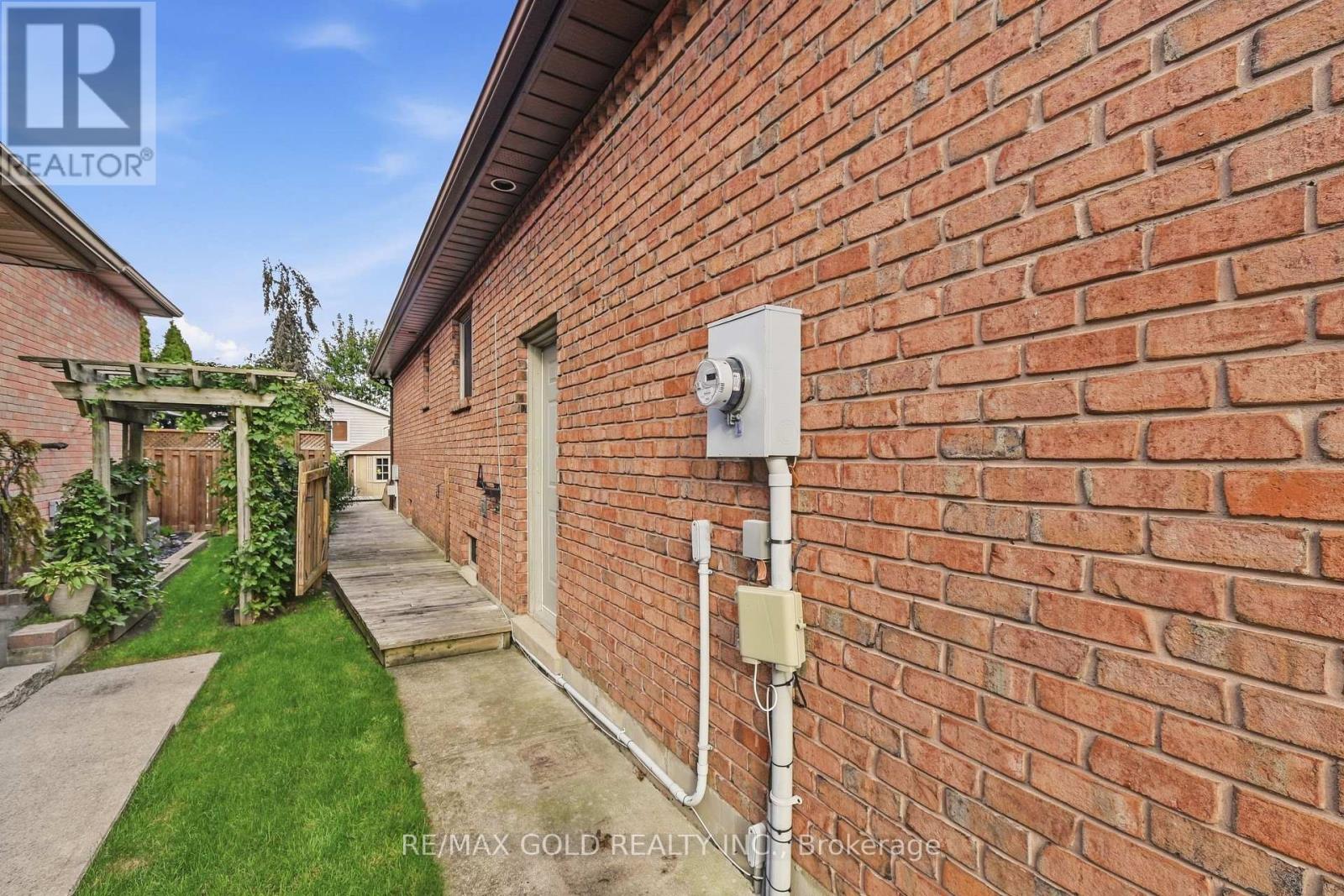 8 Garden Path Property Photo 41
