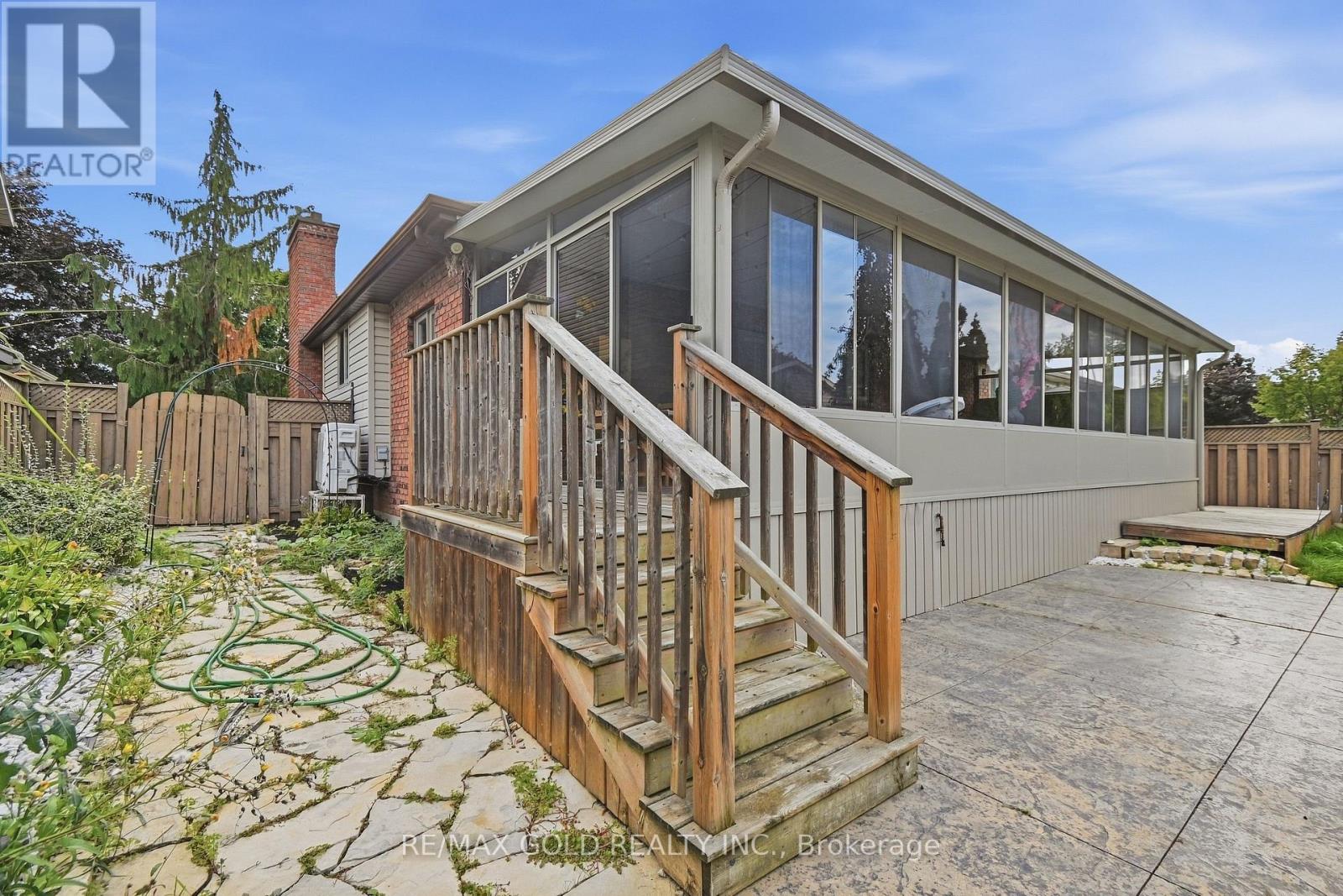 8 Garden Path Property Photo 44