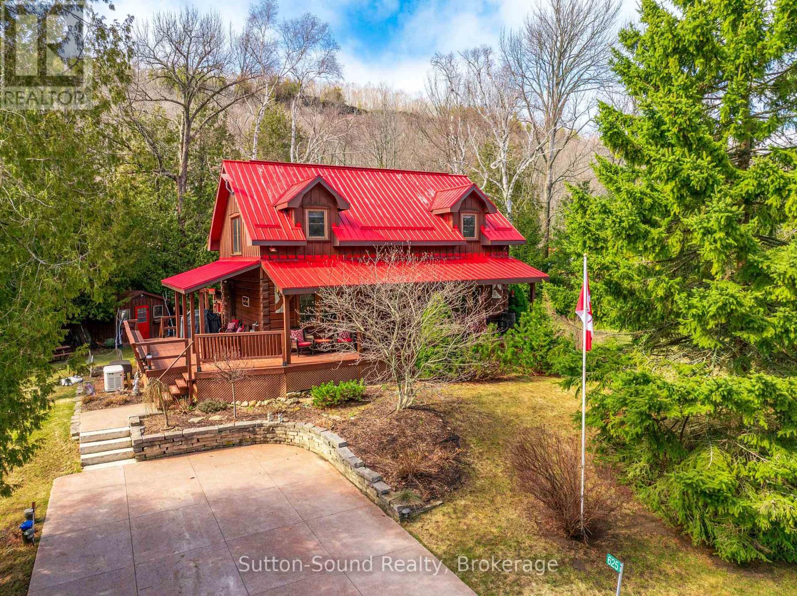 625 MALLORY BEACH ROAD Property Photo 1