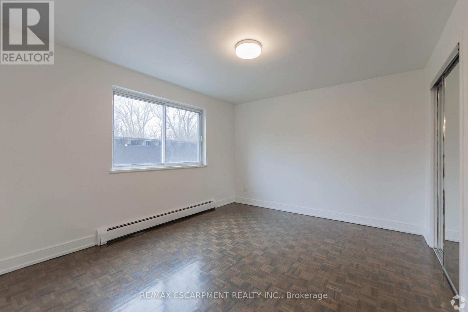 809 - 285 Erb Street W Property Photo 5