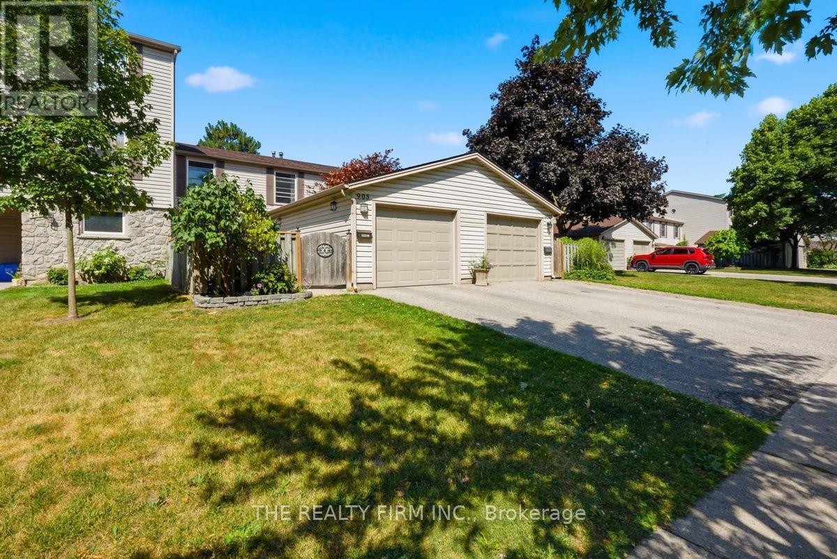 905 Dalhousie Drive Property Photo 2