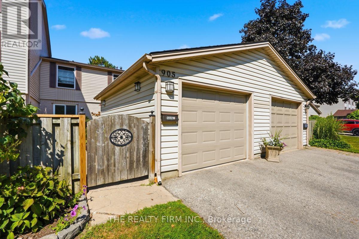 905 Dalhousie Drive Property Photo 3