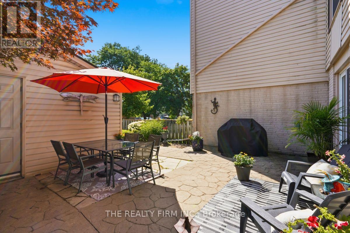 905 Dalhousie Drive Property Photo 8