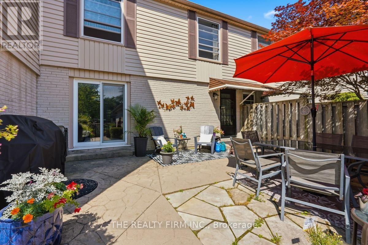 905 Dalhousie Drive Property Photo 9