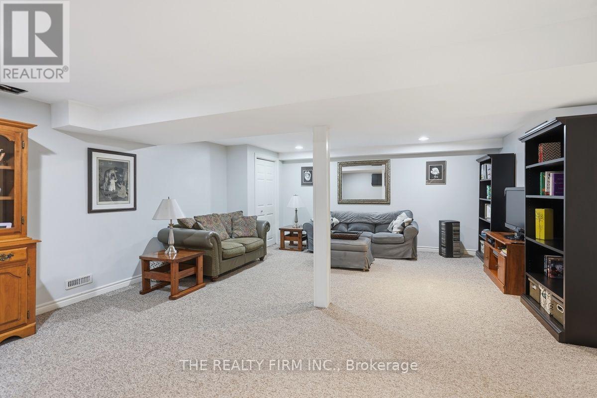 905 Dalhousie Drive Property Photo 33