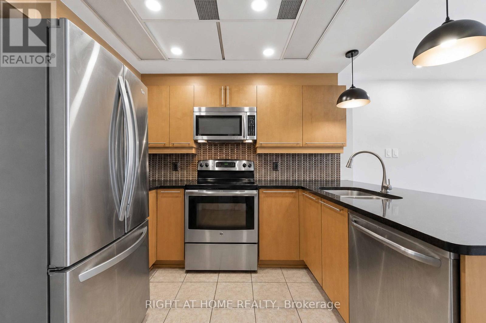 1009 - 134 York Street Property Photo 1