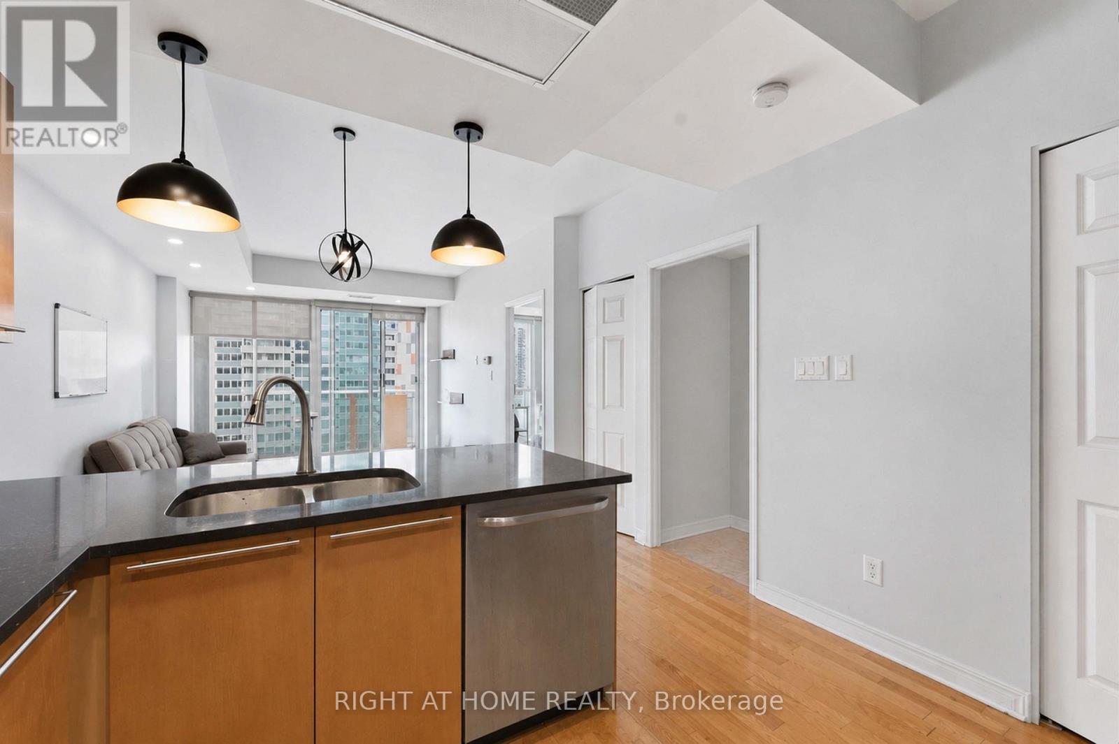 1009 - 134 York Street Property Photo 2
