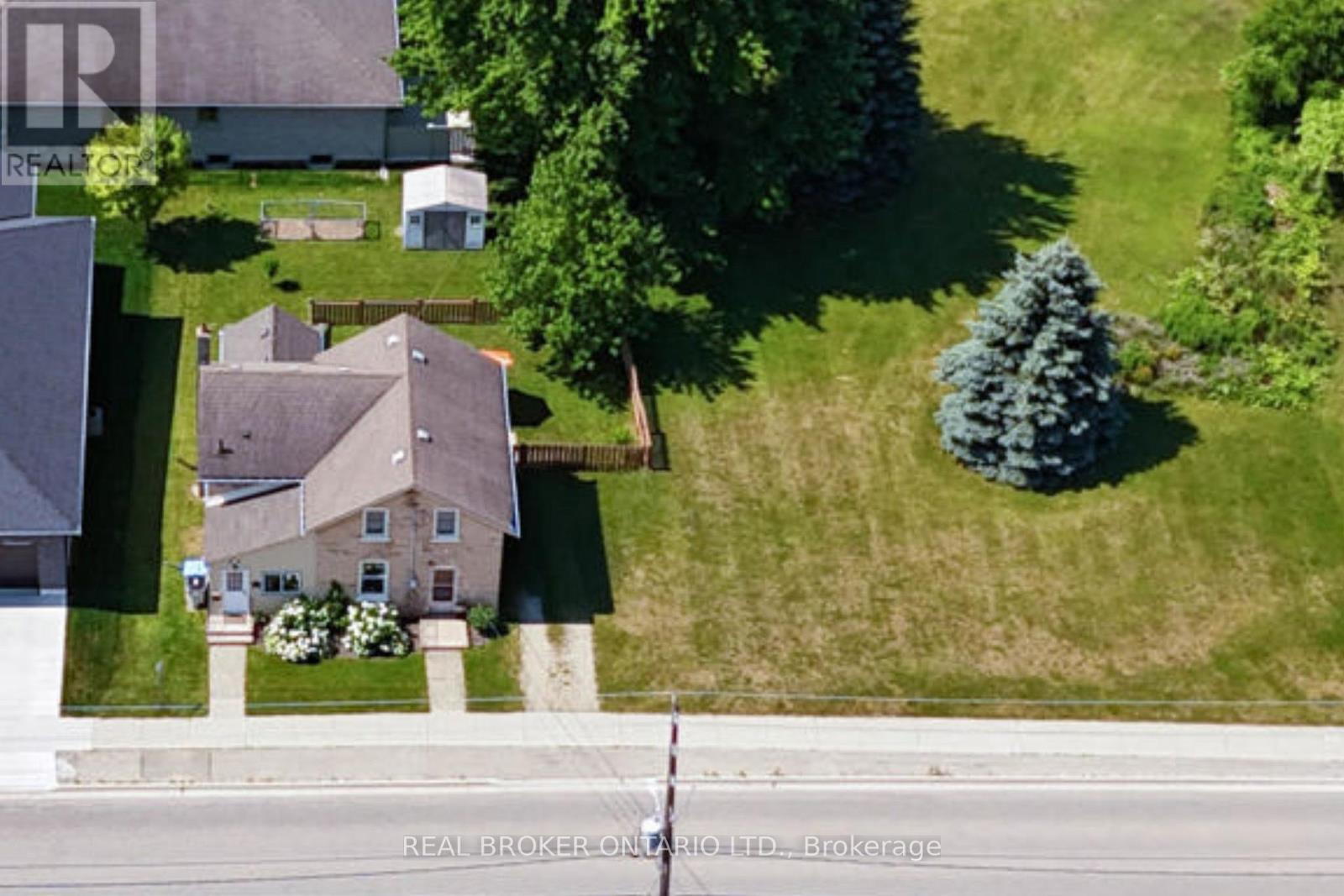 520 Elma Street W Property Photo 2