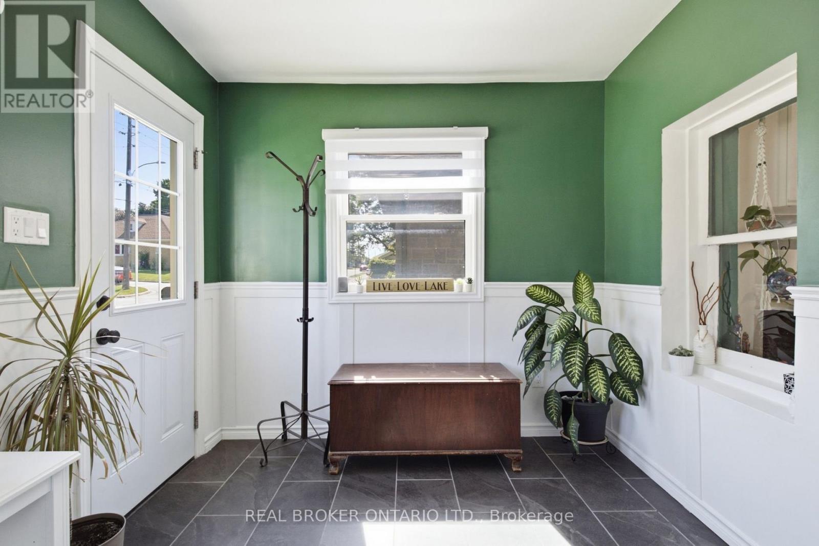 520 Elma Street W Property Photo 15