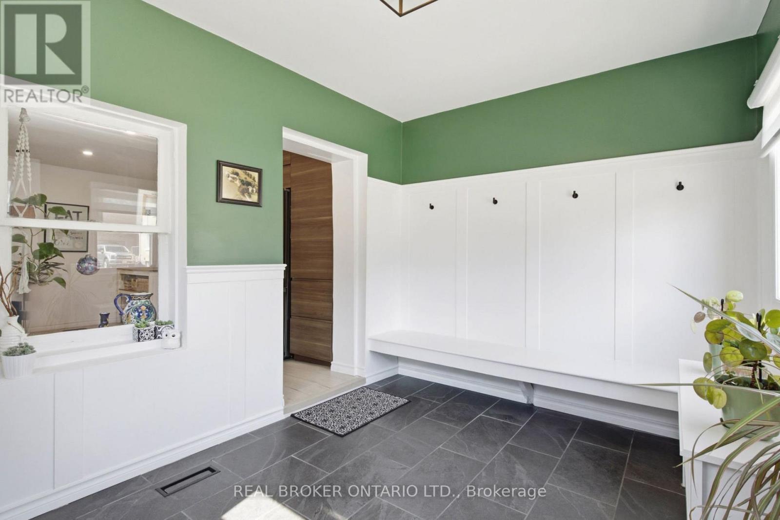 520 Elma Street W Property Photo 16