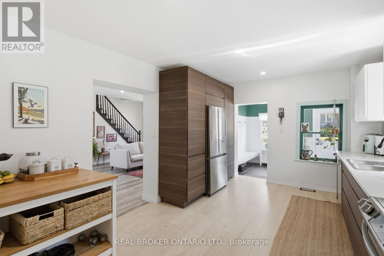 520 Elma Street W Property Photo 19
