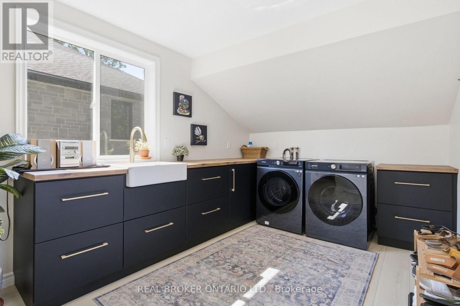 520 Elma Street W Property Photo 21
