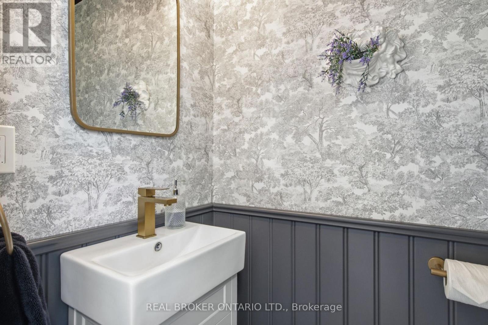 520 Elma Street W Property Photo 23
