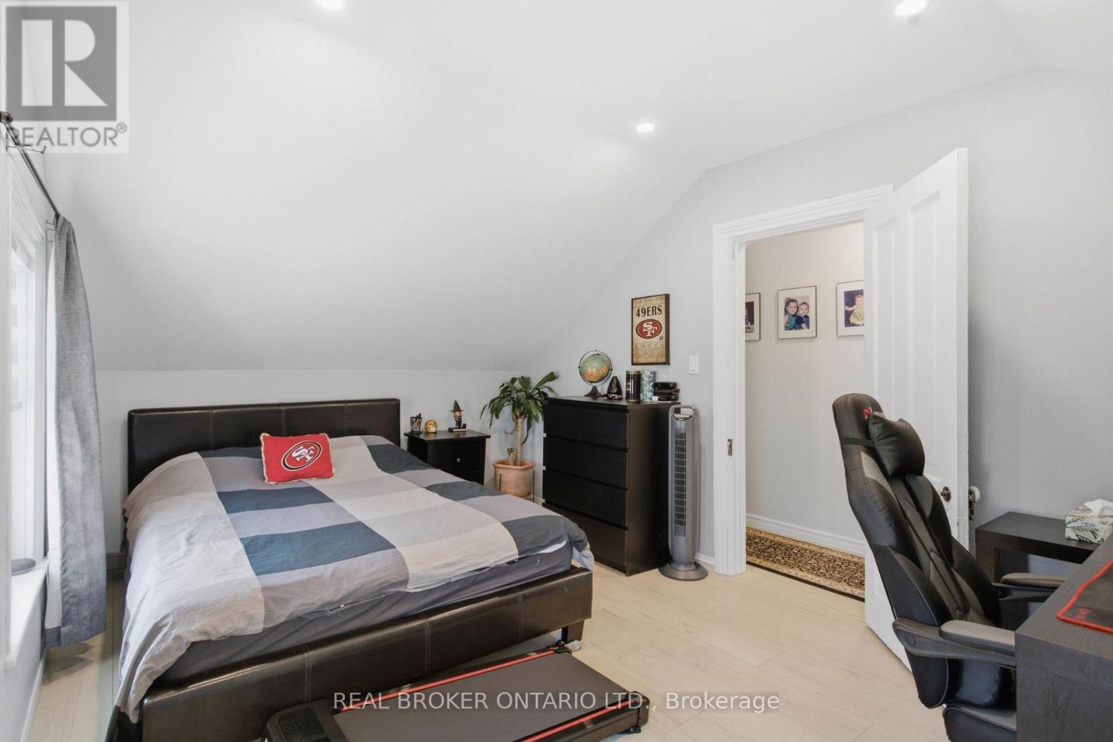 520 Elma Street W Property Photo 29