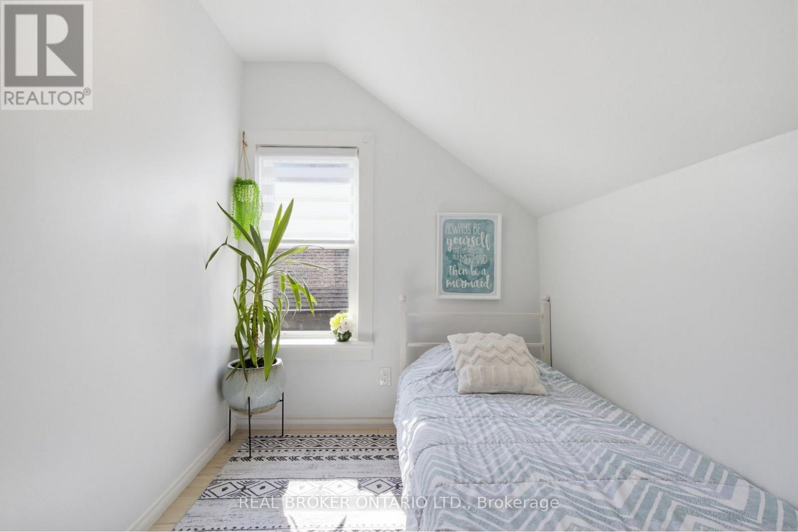 520 Elma Street W Property Photo 30
