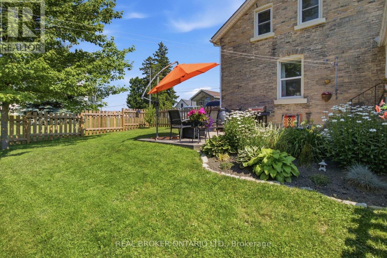 520 Elma Street W Property Photo 36