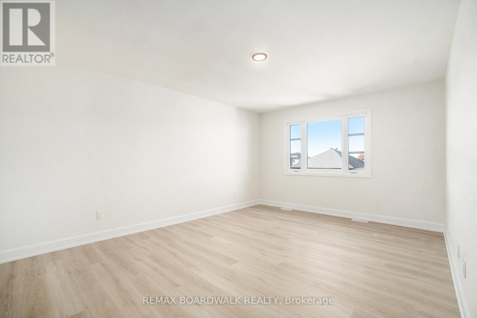 619 Geneva Crescent Property Photo 12