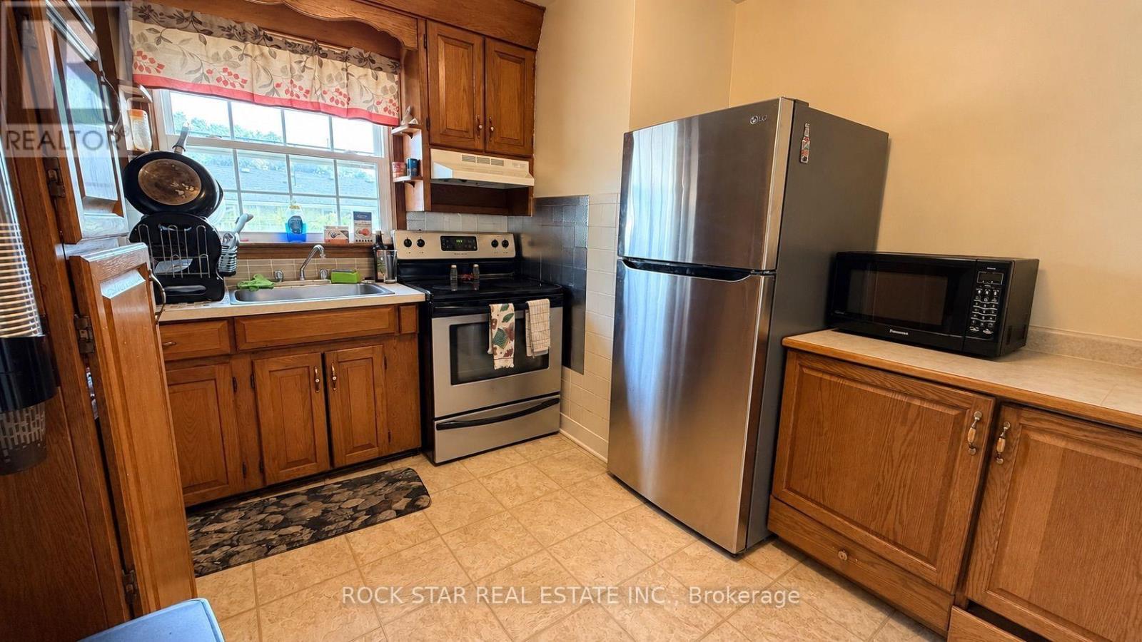 12 Roseland Avenue Property Photo 9
