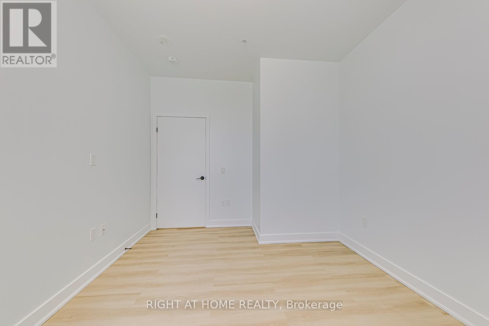 1102 - 100 Garment Street Property Photo 25