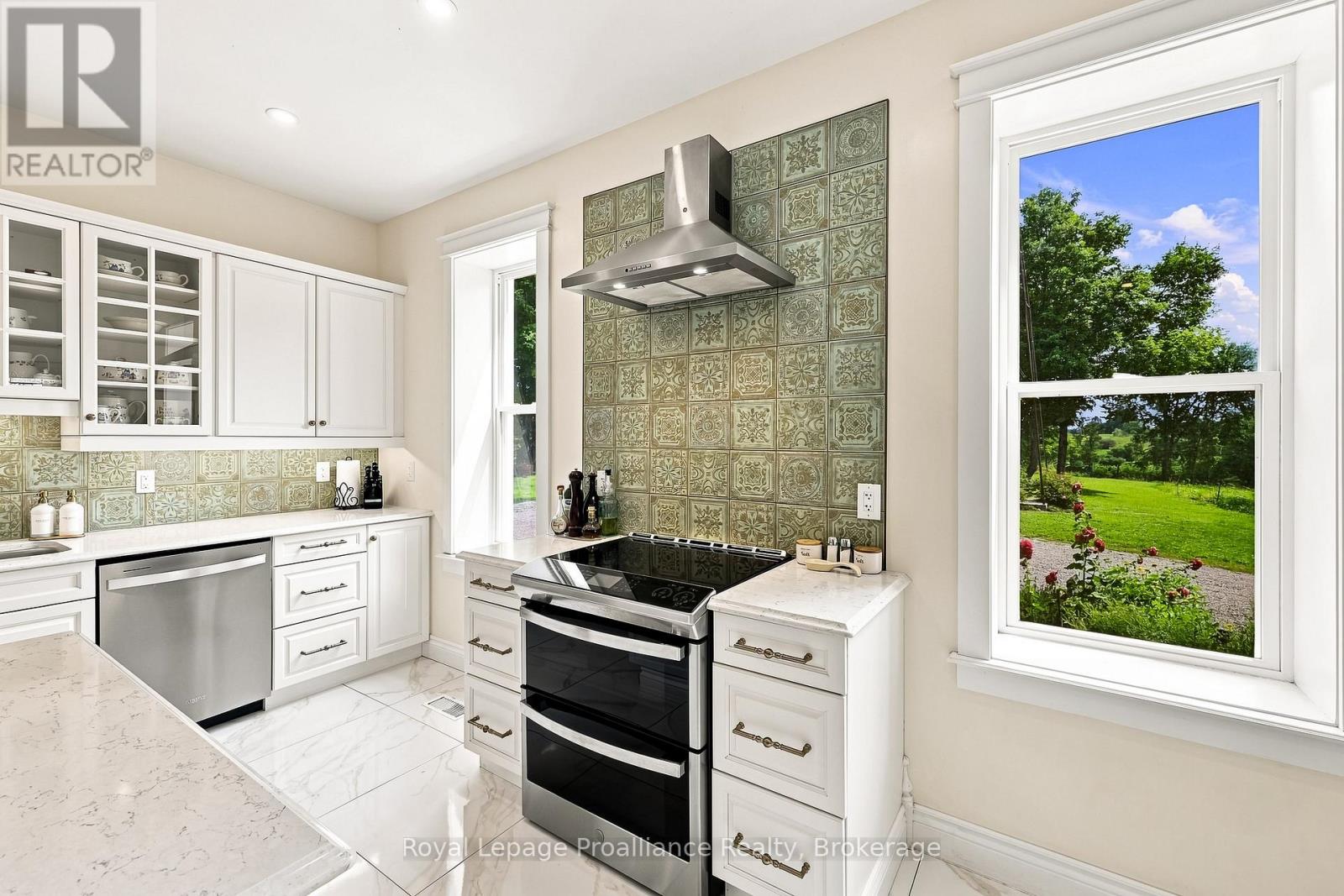 1376 Queensborough Road Property Photo 14