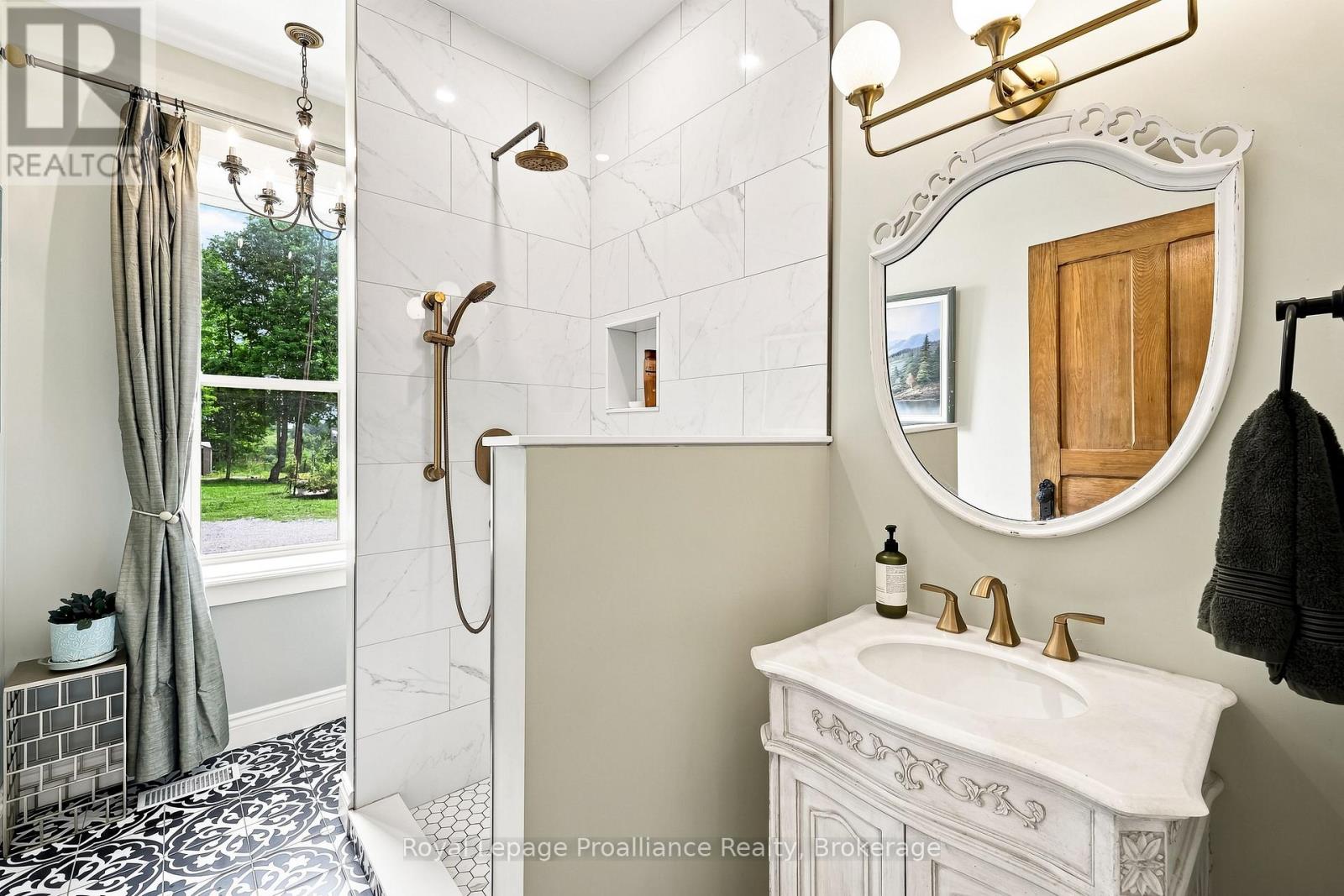 1376 Queensborough Road Property Photo 22