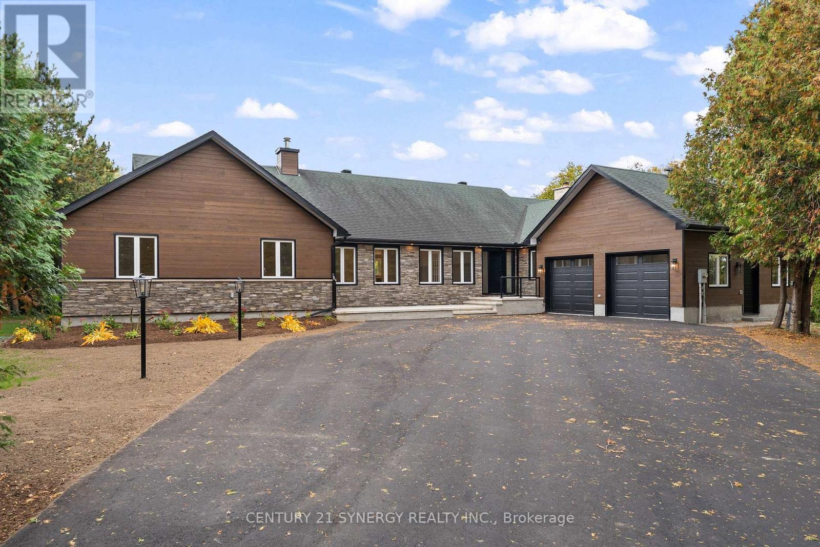 1580 Groves Road Property Photo 1